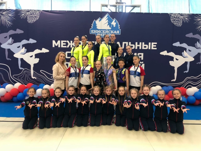 Более 20 медалей завоевали забайкальцы на межрегиональных соревнованиях по спортивной аэробике